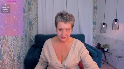 Snapshot of kathy_sunn chatting on 12.11.24 Kathy online show from 12.11.24