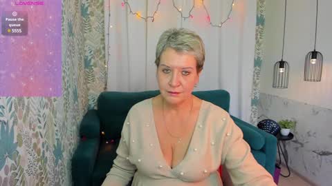 Snapshot of kathy_sunn chatting on 01.04.25 Kathy online show from 01.04.25