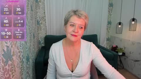 Snapshot of kathy_sunn chatting on 02.06.25 Kathy online show from 02.06.25