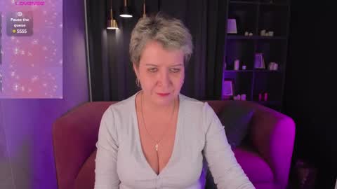 Snapshot of kathy_sunn chatting on 02.12.25 Kathy online show from 02.12.25