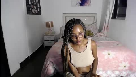 Snapshot of katitabonny chatting on 11.18.25 katitabonny online show from 11.18.25