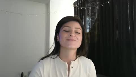 Snapshot of katlopez19 chatting on 03.12.25 katalina online show from 03.12.25