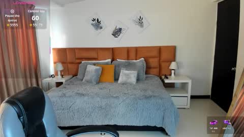 Snapshot of katnia_and_marcuz chatting on 10.15.25 Katnia and Marcuz online show from 10.15.25