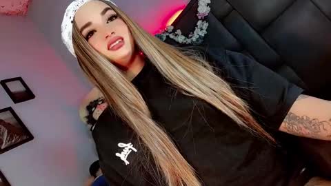 Snapshot of kattie_sweet_ chatting on 09.27.25 kattie_sweet_ online show from 09.27.25