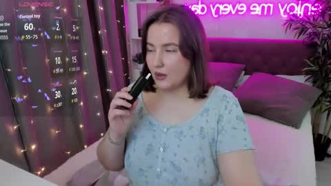 Snapshot of katyaneilson chatting on 10.16.25 Kate online show from 10.16.25