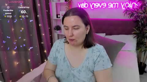Snapshot of katyaneilson chatting on 10.17.25 Kate online show from 10.17.25