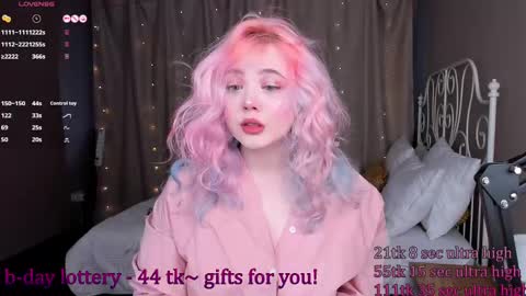 Snapshot of kawaii_yuki chatting on 02.28.25 Yuki  online show from 02.28.25