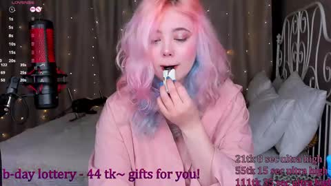 Snapshot of kawaii_yuki chatting on 02.28.25 Yuki  online show from 02.28.25