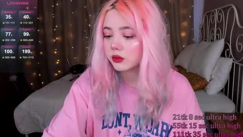 Snapshot of kawaii_yuki chatting on 03.09.25 Yuki  online show from 03.09.25