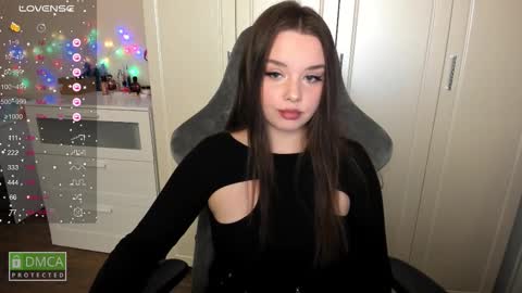 Snapshot of kayacherry chatting on 10.29.25 Alice online show from 10.29.25