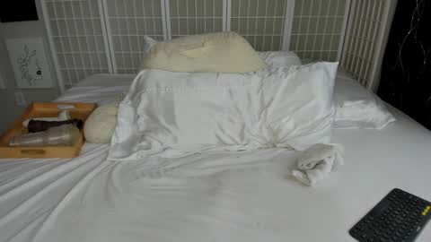 Snapshot of kaylacruise chatting on 12.27.24 Kayla Cruise online show from 12.27.24