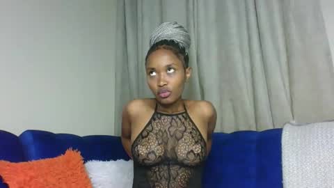 Snapshot of kaylar005 chatting on 11.08.25 kaylar online show from 11.08.25