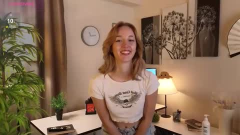 Snapshot of kayle_kayok chatting on 12.03.25 Mia online show from 12.03.25