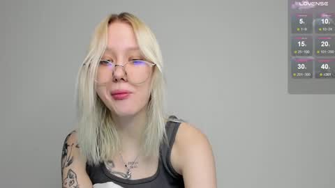 Snapshot of kebesheska chatting on 12.15.24 Seb Polly Roxy Jonny online show from 12.15.24