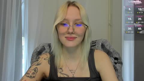 Snapshot of kebesheska chatting on 12.15.24 Seb Polly Roxy Jonny online show from 12.15.24