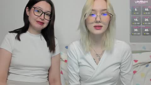 Snapshot of kebesheska chatting on 12.16.24 Seb Polly Roxy Jonny online show from 12.16.24