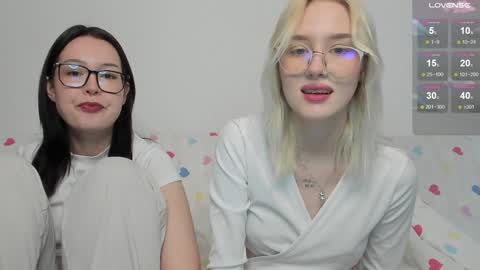 Snapshot of kebesheska chatting on 12.16.24 Seb Polly Roxy Jonny online show from 12.16.24