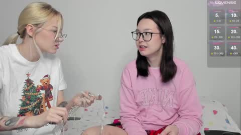 Snapshot of kebesheska chatting on 12.18.24 Seb Polly Roxy Jonny online show from 12.18.24