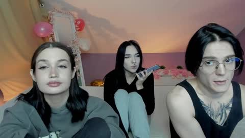 Snapshot of kebesheska chatting on 01.16.25 Seb Polly Roxy Jonny online show from 01.16.25
