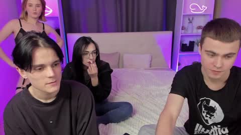 Snapshot of kebesheska chatting on 01.27.25 Seb Polly Roxy Jonny online show from 01.27.25