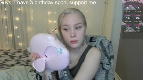 Snapshot of kebesheska chatting on 02.02.25 Seb Polly Roxy Jonny online show from 02.02.25