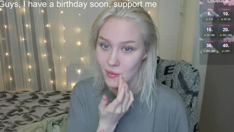 Snapshot of kebesheska chatting on 02.05.25 Seb Polly Roxy Jonny online show from 02.05.25