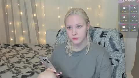 Snapshot of kebesheska chatting on 02.12.25 Seb Polly Roxy Jonny online show from 02.12.25