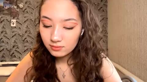 Snapshot of kelikurtulus chatting on 09.13.25 Kely online show from 09.13.25