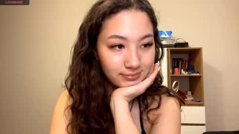 Snapshot of kelikurtulus chatting on 10.31.25 Kely online show from 10.31.25