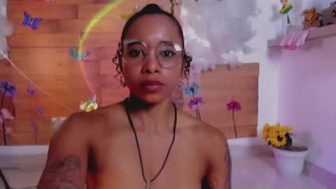 Snapshot of kelly__thomson chatting on 12.14.24 kelly__thomson online show from 12.14.24