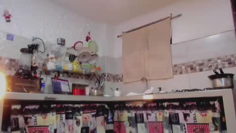 Snapshot of kelly__thomson chatting on 12.18.24 kelly__thomson online show from 12.18.24