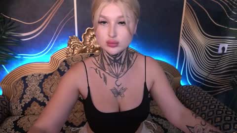 Snapshot of kellybabbe chatting on 09.20.25 Kelly online show from 09.20.25