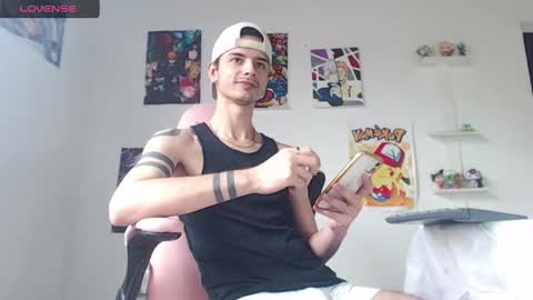 Snapshot of kendall_ros chatting on 12.19.24 kendall ross online show from 12.19.24