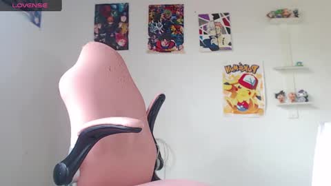 Snapshot of kendall_ros chatting on 12.24.24 kendall ross online show from 12.24.24