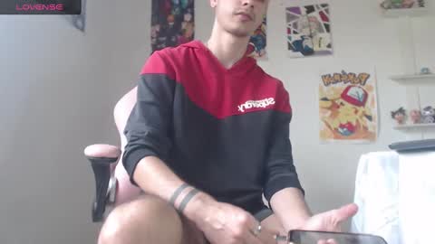 Snapshot of kendall_ros chatting on 12.30.24 kendall ross online show from 12.30.24