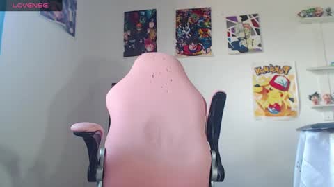 Snapshot of kendall_ros chatting on 01.05.25 kendall ross online show from 01.05.25