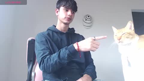 Snapshot of kendall_ros chatting on 09.10.25 kendall ross online show from 09.10.25