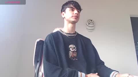 Snapshot of kendall_ros chatting on 10.28.25 kendall ross online show from 10.28.25