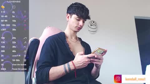 Snapshot of kendall_ros chatting on 10.29.25 kendall ross online show from 10.29.25