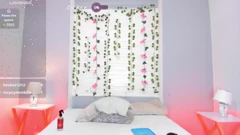 Snapshot of kendallrosse1 chatting on 12.19.24 Kendal online show from 12.19.24