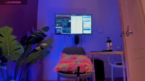 kendrachavez_ online show from 10.15.25