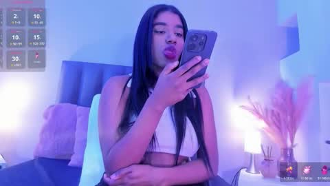 kendrachavez_ online show from 11.20.25