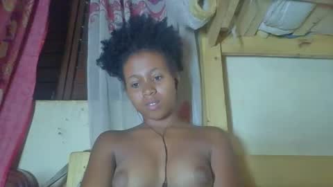 Snapshot of kenilange chatting on 11.30.25 kenilange online show from 11.30.25