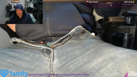 Snapshot of kenkuddles chatting on 01.12.25 Ken Kuddles online show from 01.12.25