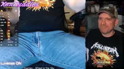 Snapshot of kenkuddles chatting on 10.29.25 Ken Kuddles online show from 10.29.25