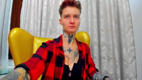 Snapshot of kennyandsellena chatting on 11.21.25 Sellena and Kenny online show from 11.21.25