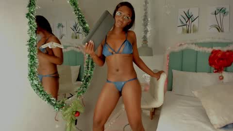 kentha_mitchells online show from 12.18.24