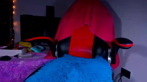 Snapshot of kerlysmith24 chatting on 12.18.24 Kerlysmith24 online show from 12.18.24