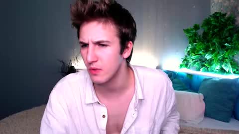 Snapshot of kevin_shayne chatting on 09.21.25 Kevin online show from 09.21.25