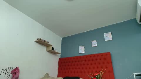 Snapshot of keyla_mejia chatting on 09.10.25 Keyla online show from 09.10.25